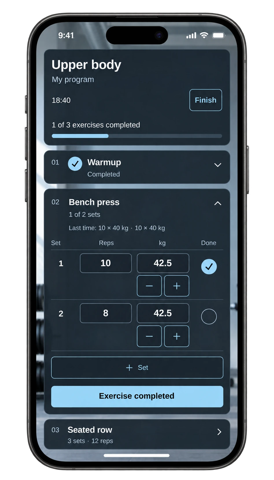 Set records on an iPhone screen: bench press, previous result of 10 × 40 kg, current weight of 42.5 kg and a completed set